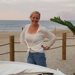 Hi everyone thanks for stopping by to Amysellzit!